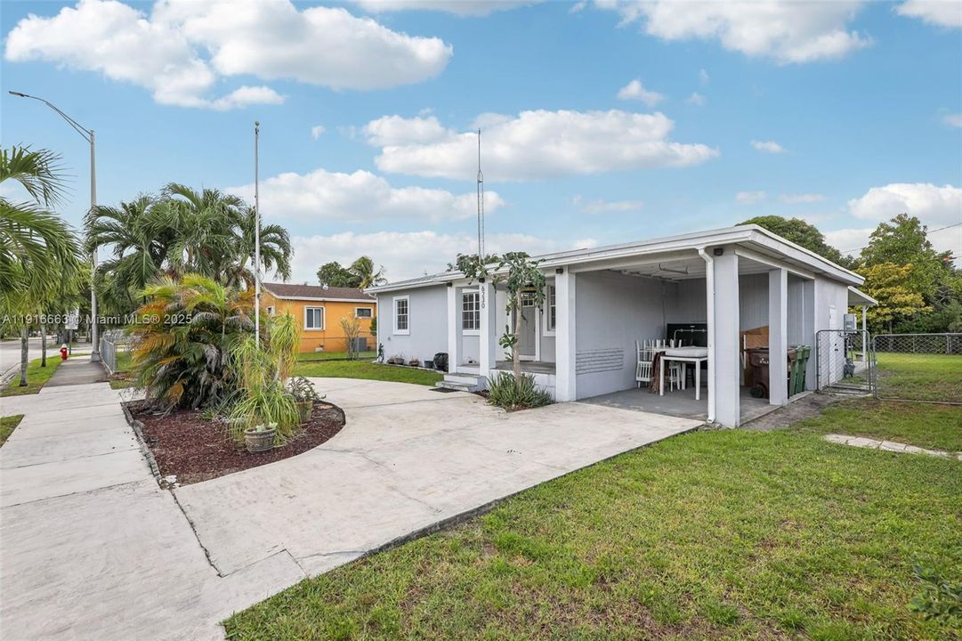 На продажу: $783,000 (4 спален, 3 ванн, 1808 Квадратных фут)