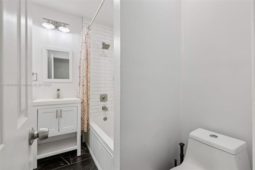 На продажу: $783,000 (4 спален, 3 ванн, 1808 Квадратных фут)