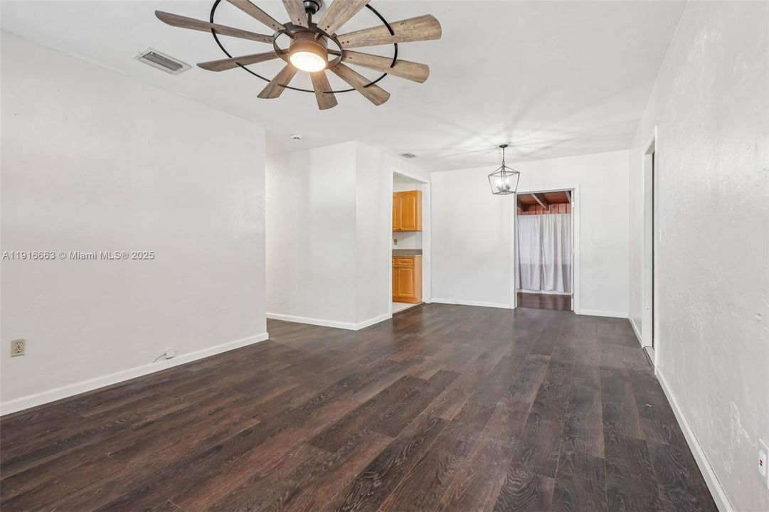 На продажу: $783,000 (4 спален, 3 ванн, 1808 Квадратных фут)