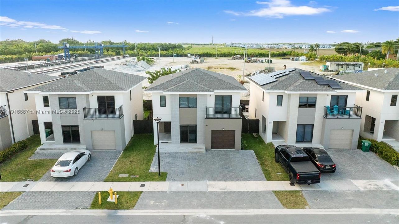 For Sale: $639,990 (6 beds, 5 baths, 1902 Square Feet)