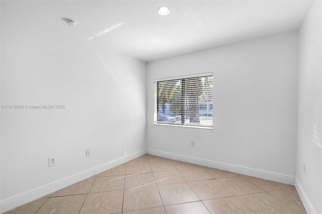 Active With Contract: $3,500 (3 beds, 2 baths, 1479 Square Feet)