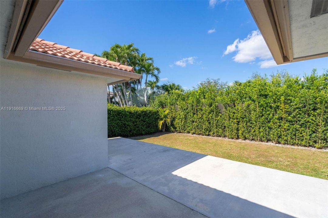 Active With Contract: $3,500 (3 beds, 2 baths, 1479 Square Feet)