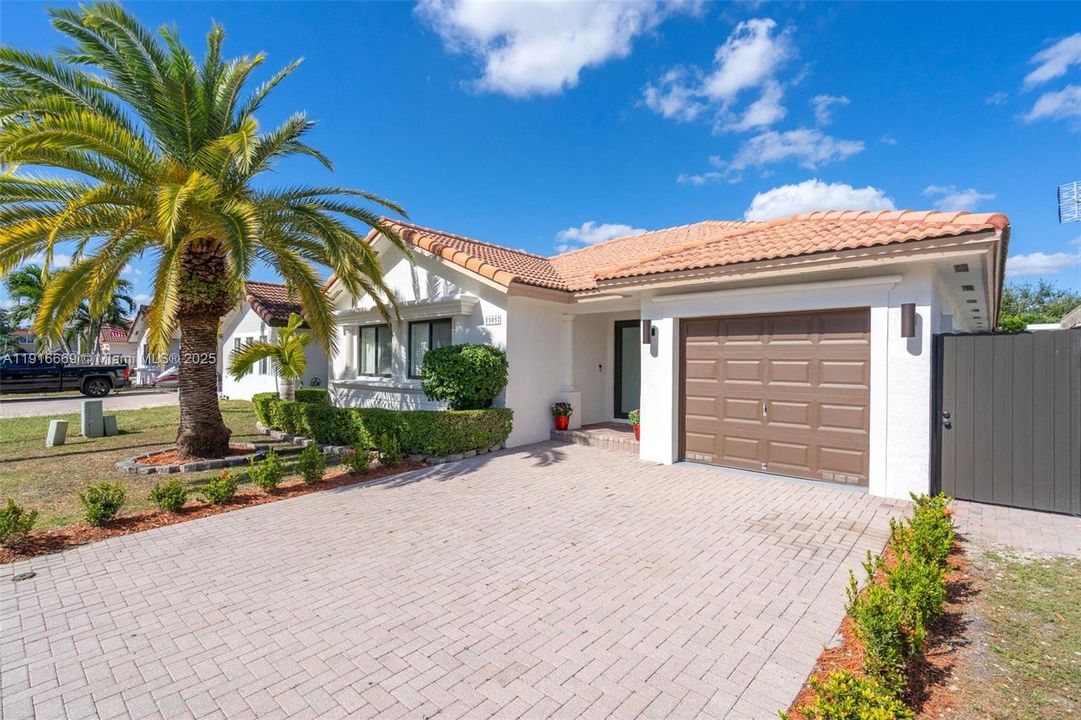 Active With Contract: $3,500 (3 beds, 2 baths, 1479 Square Feet)