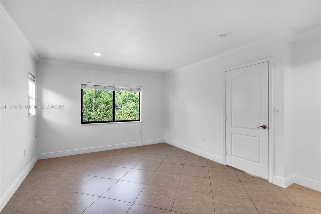Active With Contract: $3,500 (3 beds, 2 baths, 1479 Square Feet)
