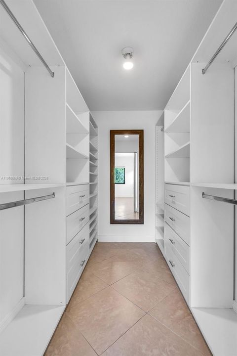 Active With Contract: $3,500 (3 beds, 2 baths, 1479 Square Feet)