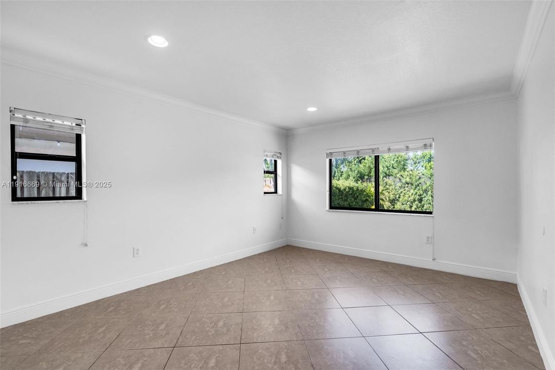 Active With Contract: $3,500 (3 beds, 2 baths, 1479 Square Feet)