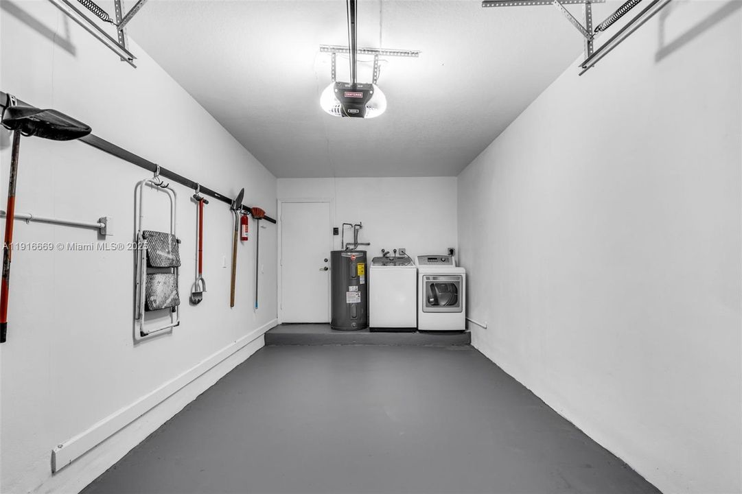 Active With Contract: $3,500 (3 beds, 2 baths, 1479 Square Feet)