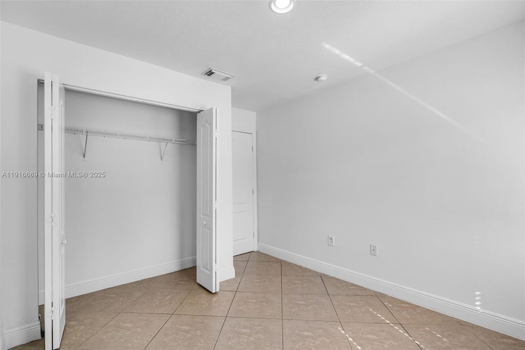 Active With Contract: $3,500 (3 beds, 2 baths, 1479 Square Feet)