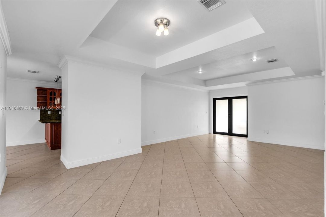 Active With Contract: $3,500 (3 beds, 2 baths, 1479 Square Feet)