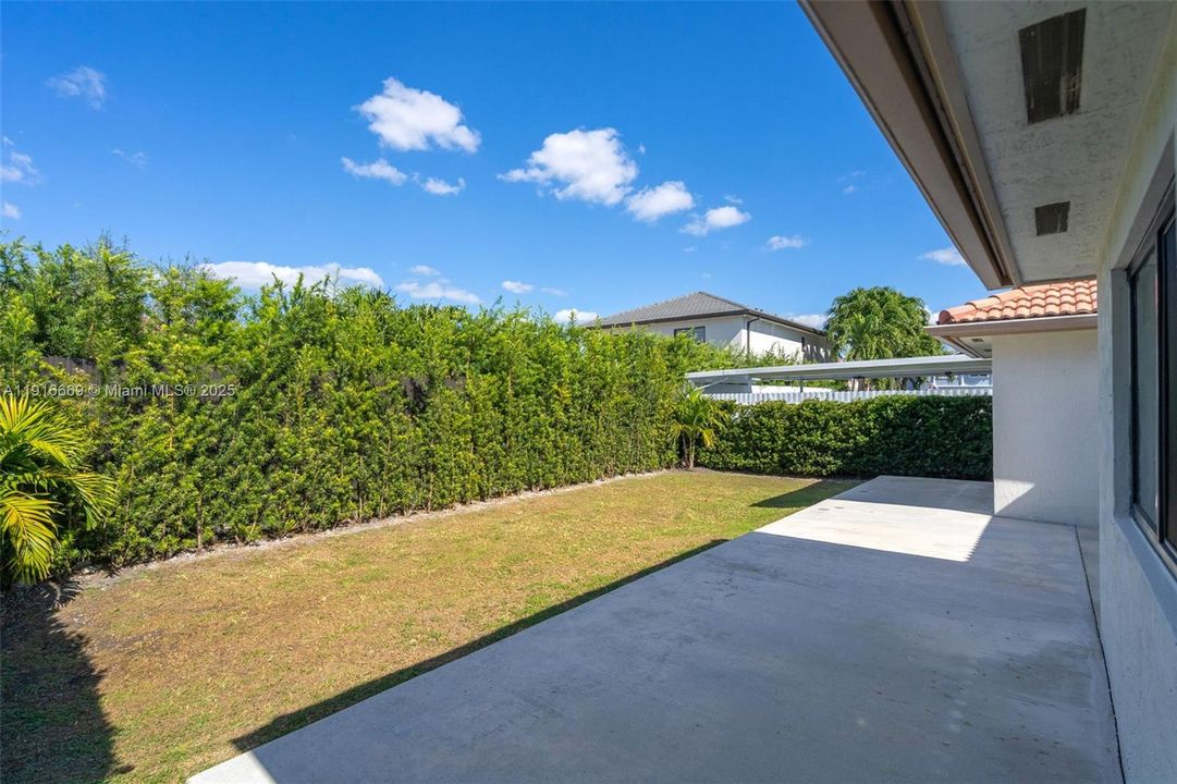 Active With Contract: $3,500 (3 beds, 2 baths, 1479 Square Feet)