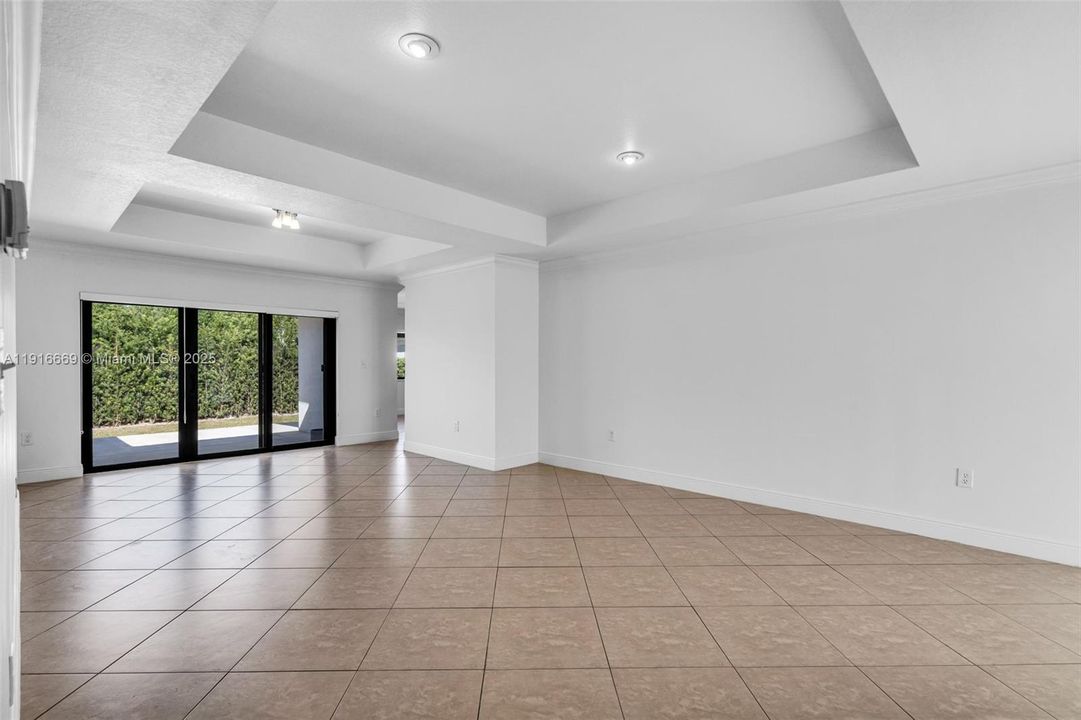 Active With Contract: $3,500 (3 beds, 2 baths, 1479 Square Feet)