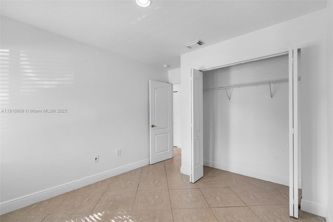 Active With Contract: $3,500 (3 beds, 2 baths, 1479 Square Feet)