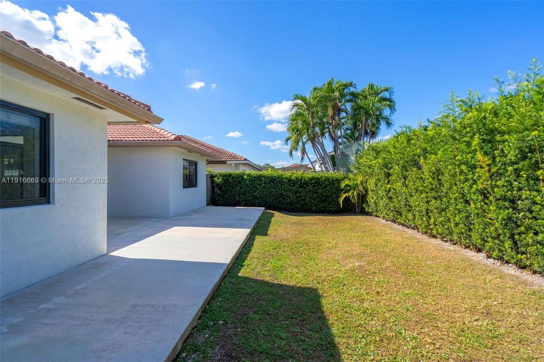 Active With Contract: $3,500 (3 beds, 2 baths, 1479 Square Feet)