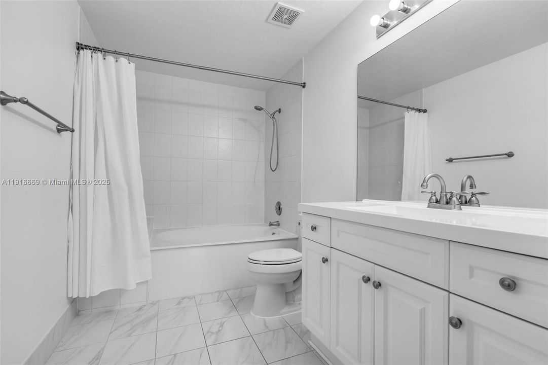 Active With Contract: $3,500 (3 beds, 2 baths, 1479 Square Feet)