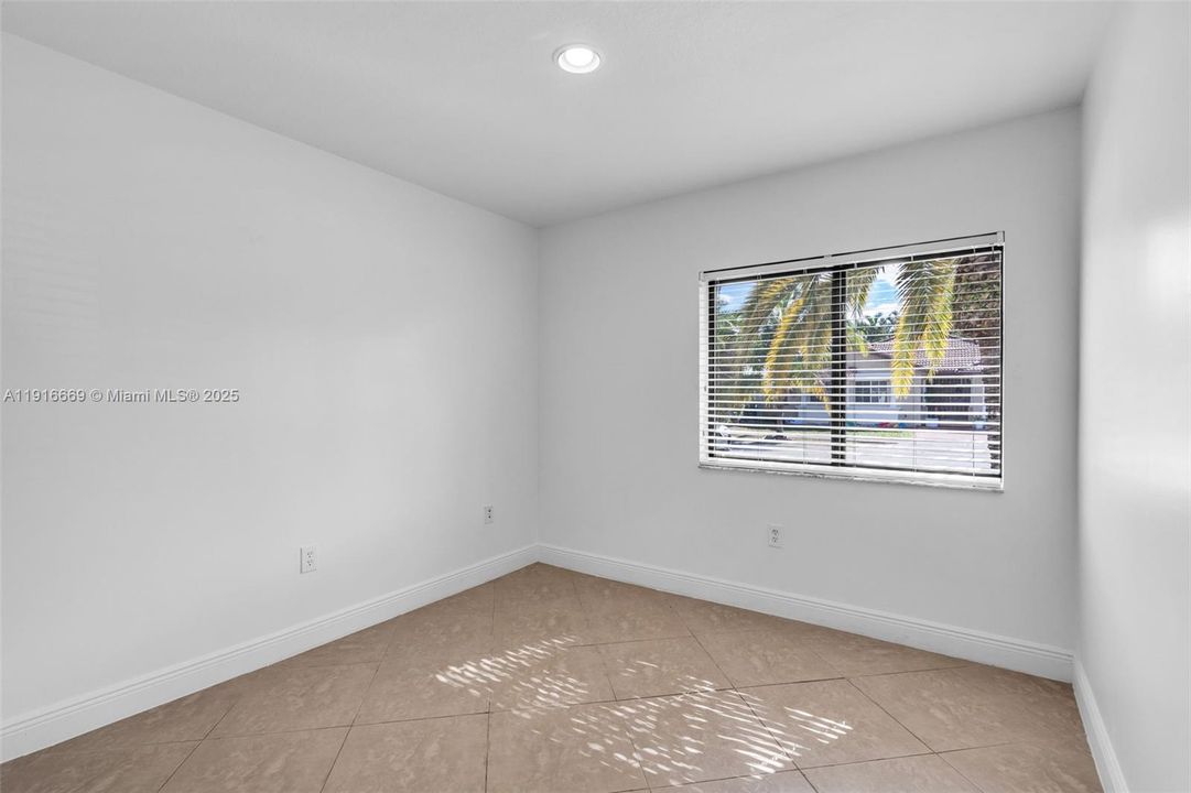 Active With Contract: $3,500 (3 beds, 2 baths, 1479 Square Feet)