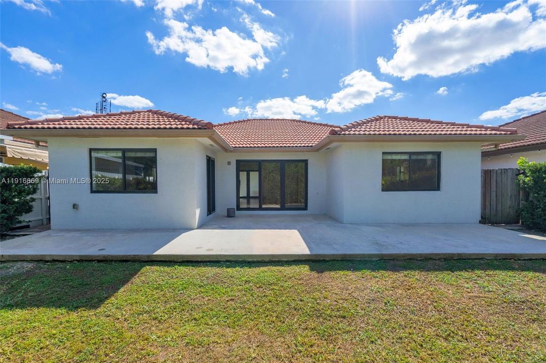 Active With Contract: $3,500 (3 beds, 2 baths, 1479 Square Feet)