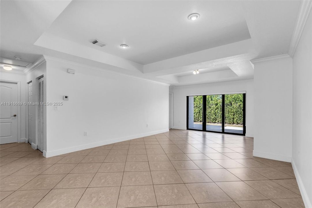 Active With Contract: $3,500 (3 beds, 2 baths, 1479 Square Feet)