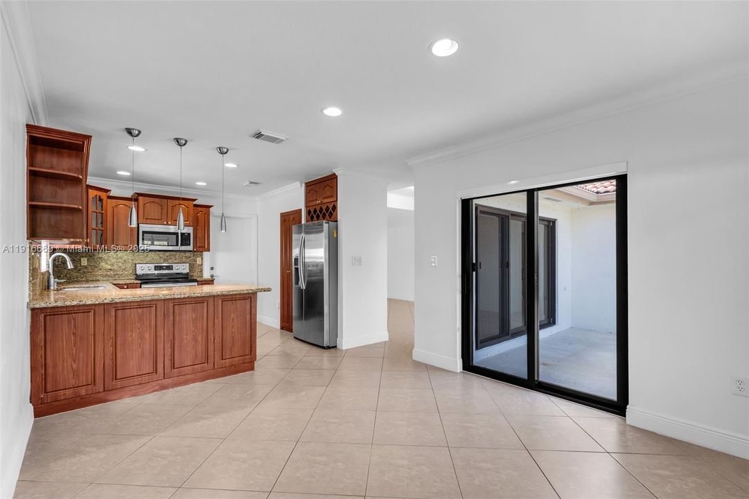 Active With Contract: $3,500 (3 beds, 2 baths, 1479 Square Feet)