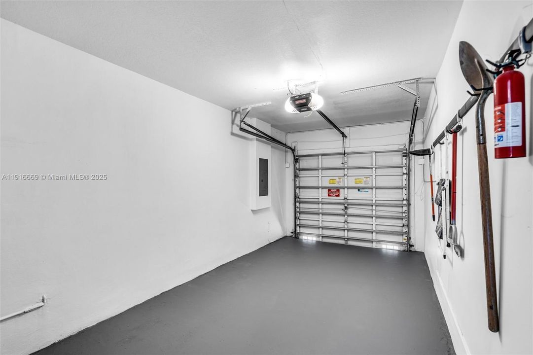 Active With Contract: $3,500 (3 beds, 2 baths, 1479 Square Feet)