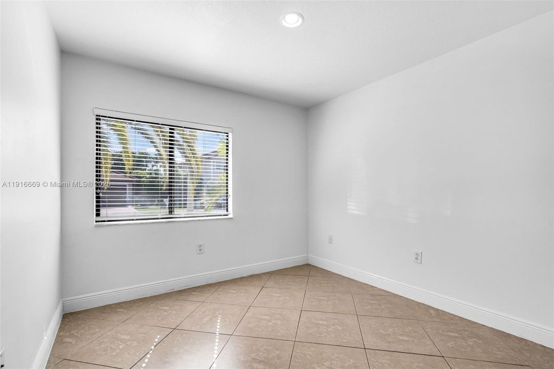 Active With Contract: $3,500 (3 beds, 2 baths, 1479 Square Feet)