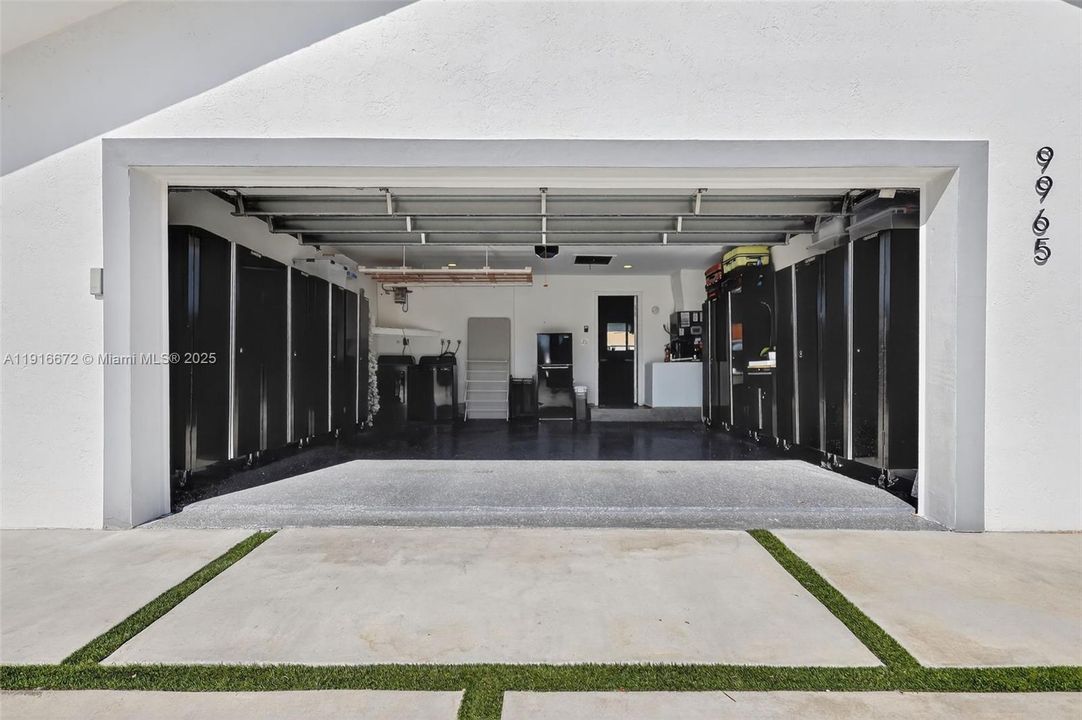 Под контрактом: $1,095,000 (4 спален, 2 ванн, 2120 Квадратных фут)