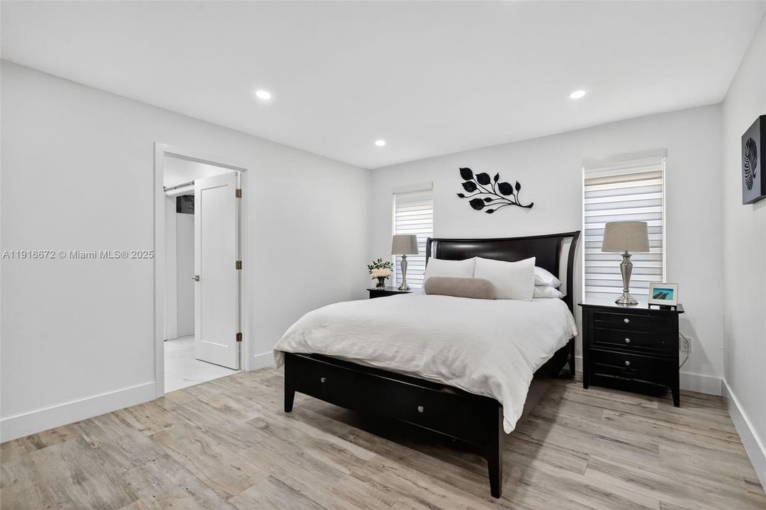 Под контрактом: $1,095,000 (4 спален, 2 ванн, 2120 Квадратных фут)