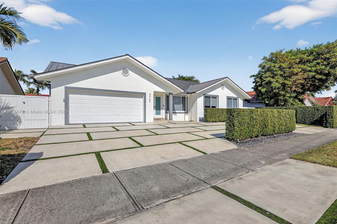 Под контрактом: $1,095,000 (4 спален, 2 ванн, 2120 Квадратных фут)