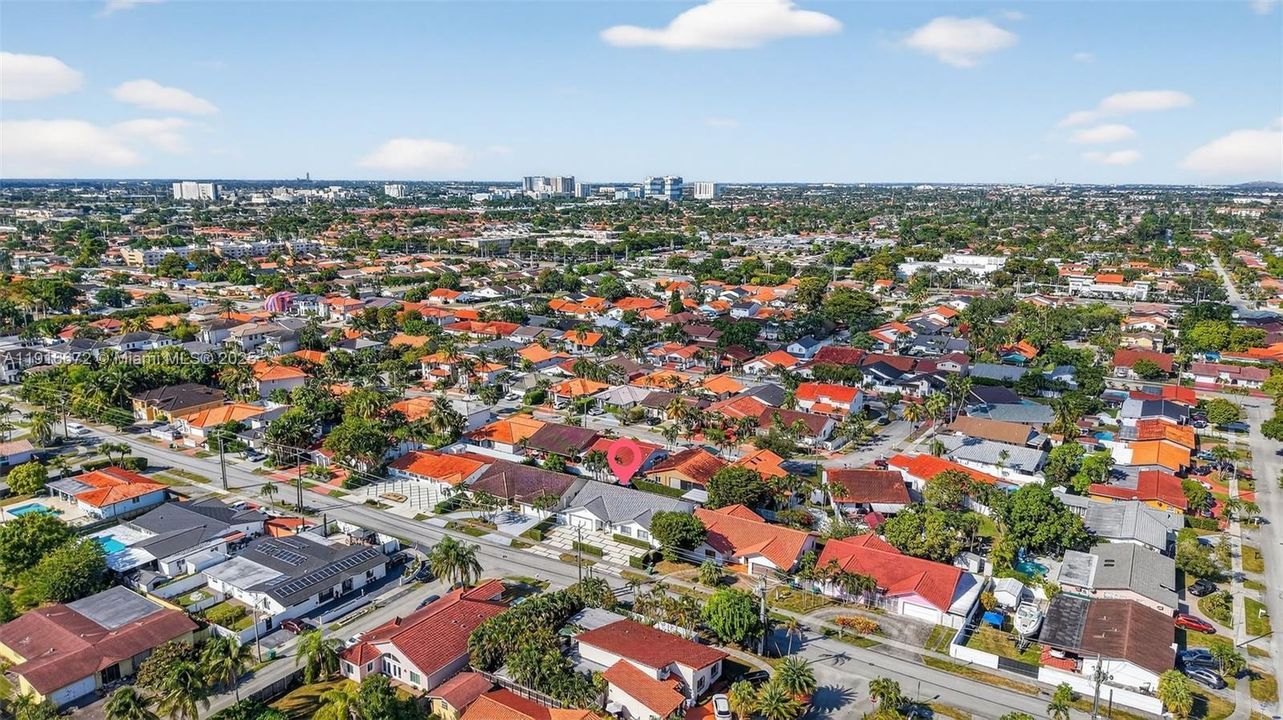 Под контрактом: $1,095,000 (4 спален, 2 ванн, 2120 Квадратных фут)