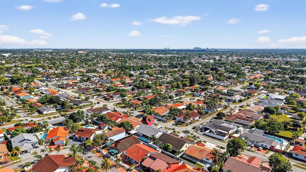 Под контрактом: $1,095,000 (4 спален, 2 ванн, 2120 Квадратных фут)