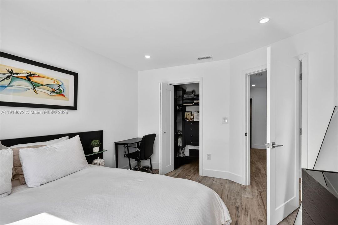 Под контрактом: $1,095,000 (4 спален, 2 ванн, 2120 Квадратных фут)