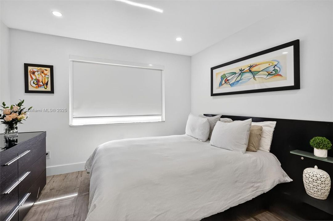 Под контрактом: $1,095,000 (4 спален, 2 ванн, 2120 Квадратных фут)