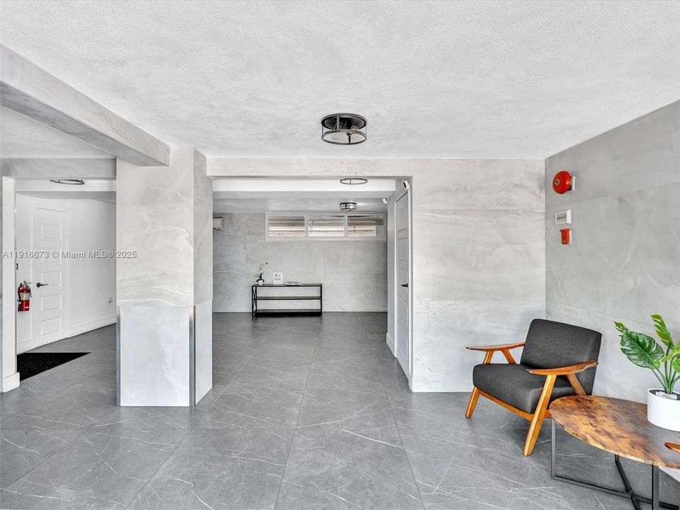 For Rent: $2,900 (1 beds, 1 baths, 742 Square Feet)