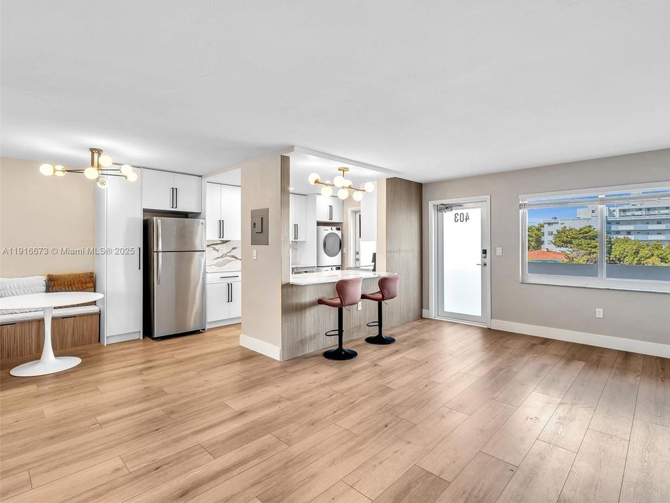 For Rent: $2,900 (1 beds, 1 baths, 742 Square Feet)