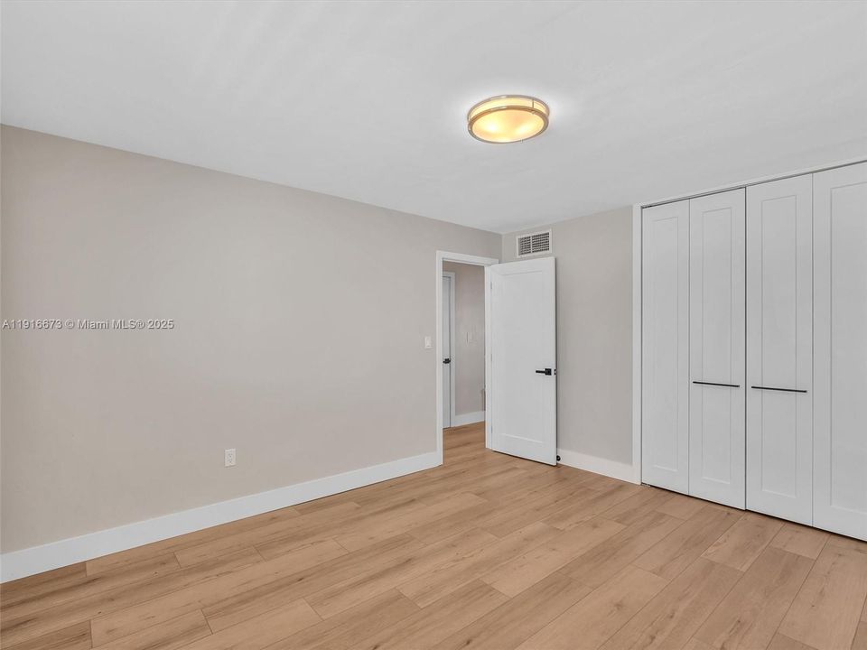 For Rent: $2,900 (1 beds, 1 baths, 742 Square Feet)