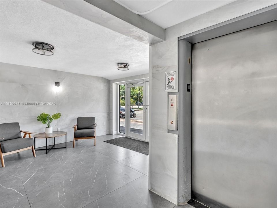 For Rent: $2,900 (1 beds, 1 baths, 742 Square Feet)