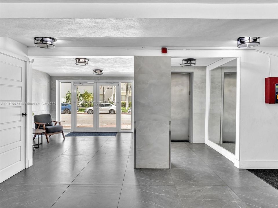 For Rent: $2,900 (1 beds, 1 baths, 742 Square Feet)