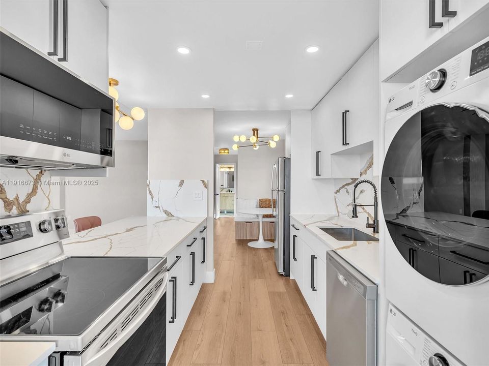 For Rent: $2,900 (1 beds, 1 baths, 742 Square Feet)