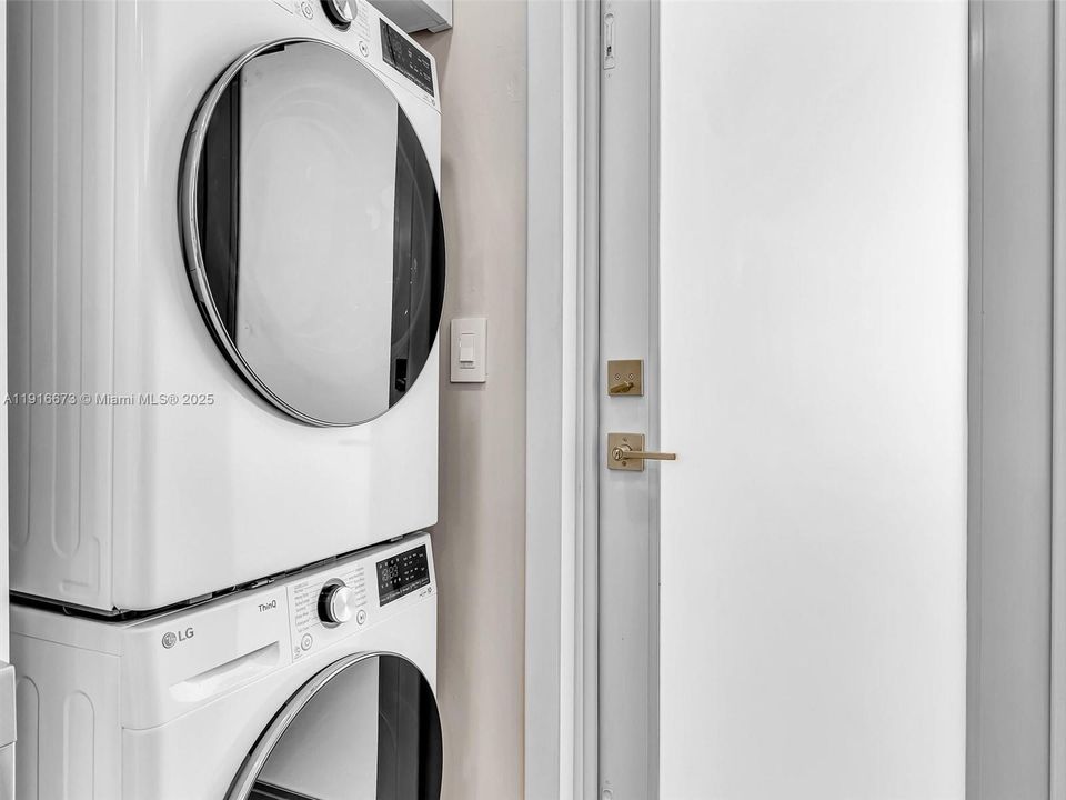 Full Size Washer & Dryer