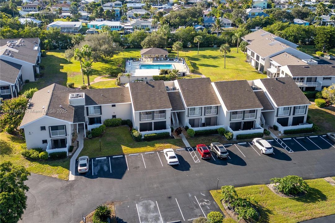 待售: $255,000 (2 贝兹, 2 浴室, 1305 平方英尺)