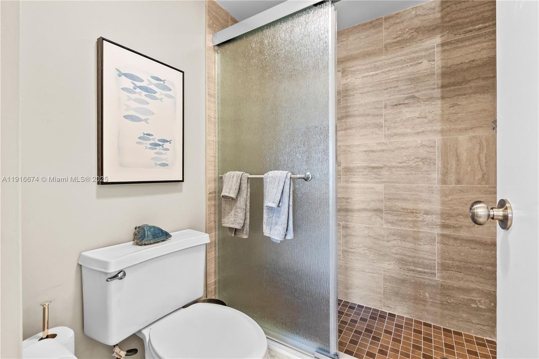 待售: $255,000 (2 贝兹, 2 浴室, 1305 平方英尺)