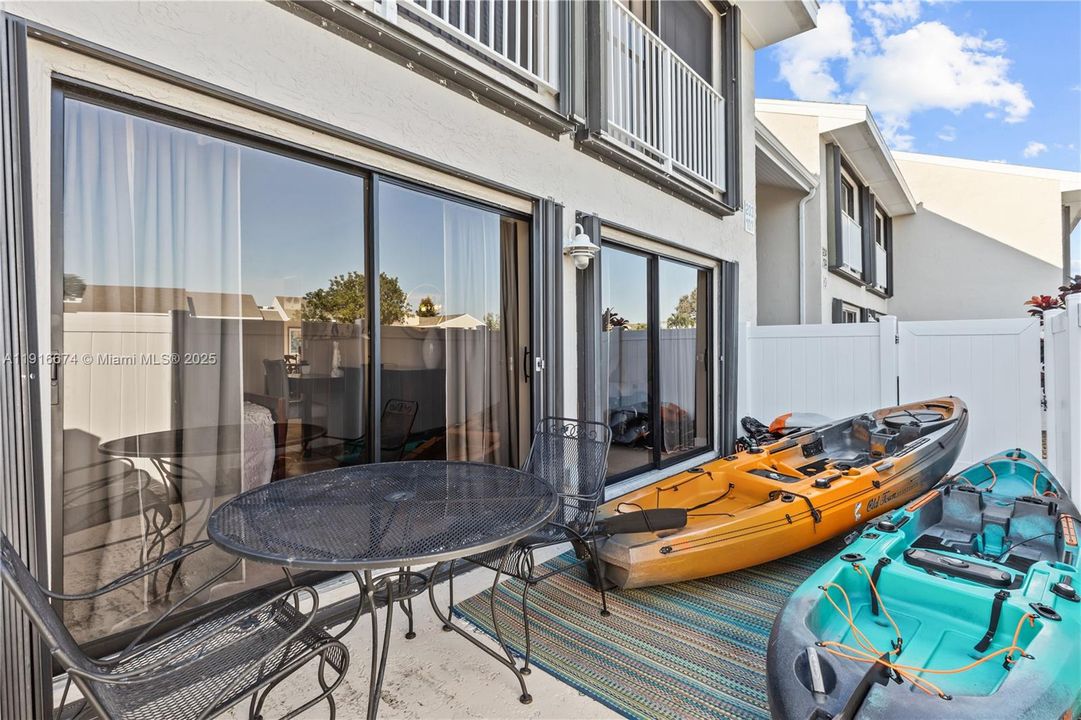 待售: $255,000 (2 贝兹, 2 浴室, 1305 平方英尺)