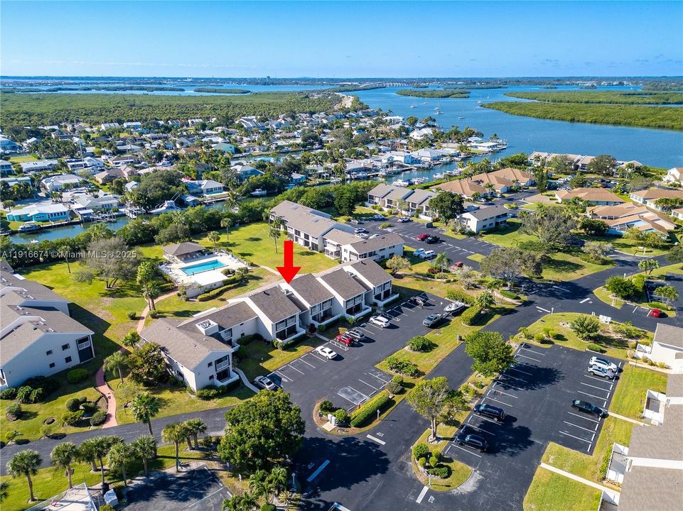 待售: $255,000 (2 贝兹, 2 浴室, 1305 平方英尺)