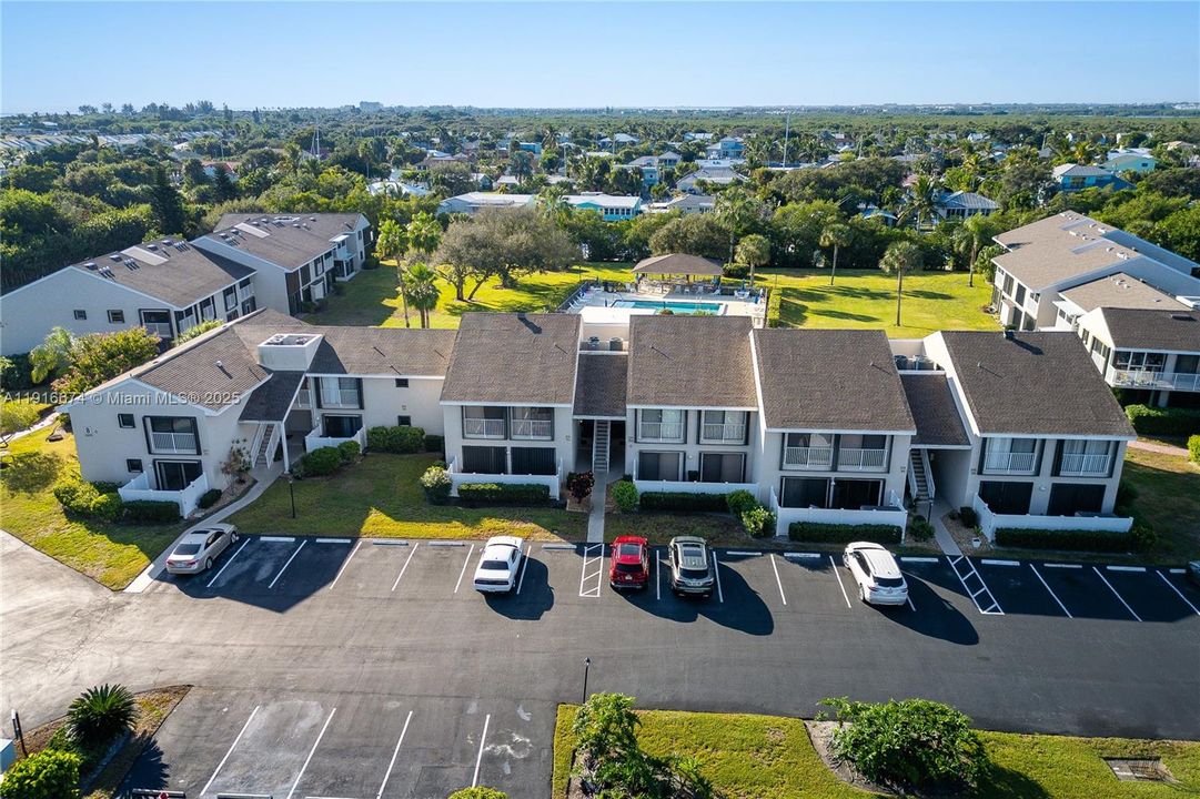 待售: $255,000 (2 贝兹, 2 浴室, 1305 平方英尺)