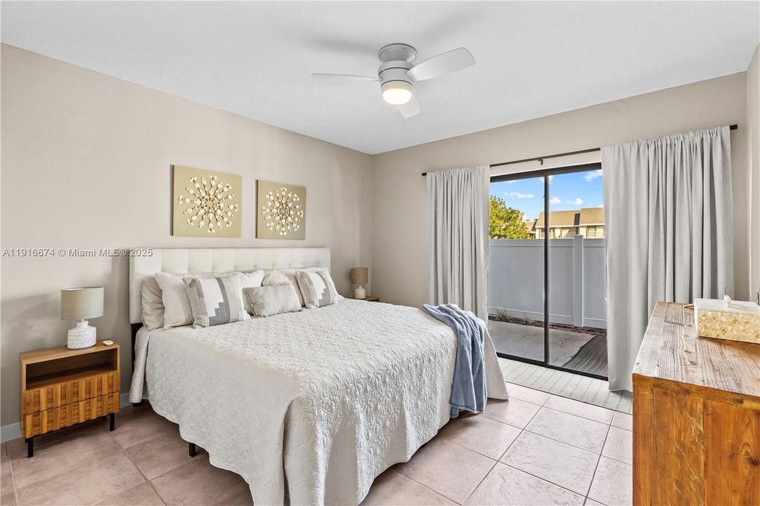 待售: $255,000 (2 贝兹, 2 浴室, 1305 平方英尺)