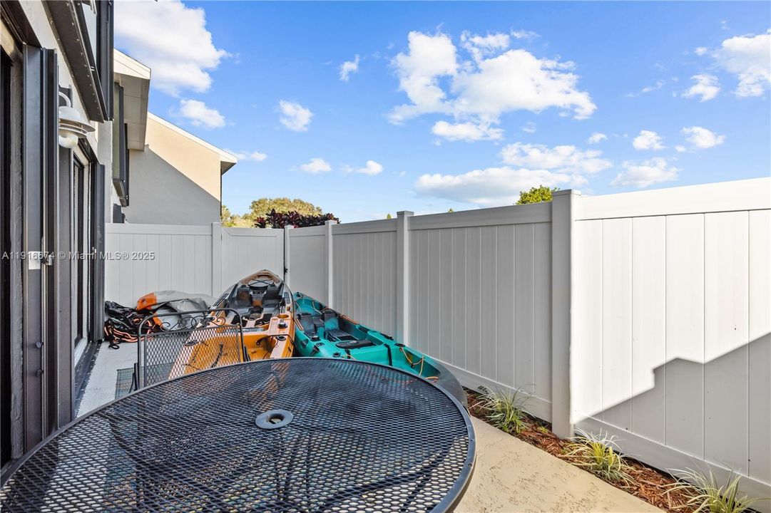 待售: $255,000 (2 贝兹, 2 浴室, 1305 平方英尺)