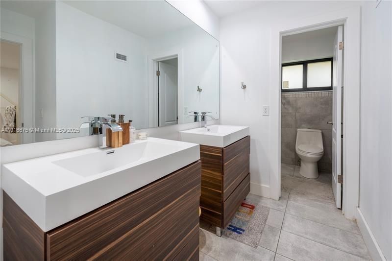 Недавно арендовано: $8,800 (4 спален, 4 ванн, 3341 Квадратных фут)
