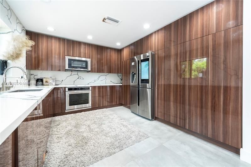 Недавно арендовано: $8,800 (4 спален, 4 ванн, 3341 Квадратных фут)
