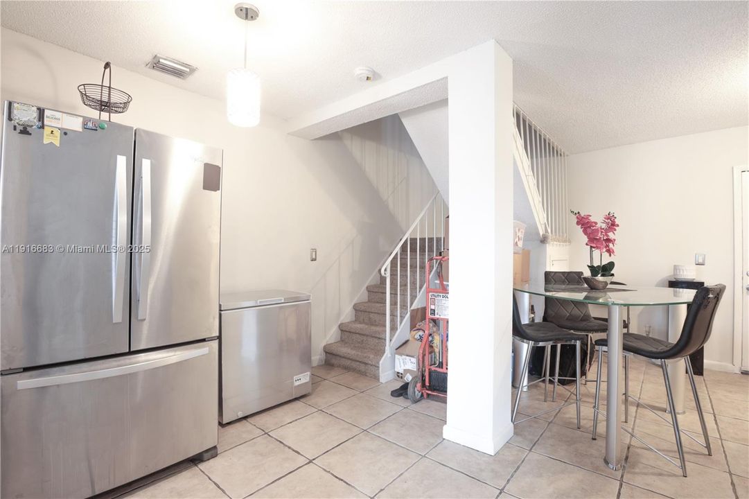 For Sale: $170,000 (2 beds, 1 baths, 1020 Square Feet)