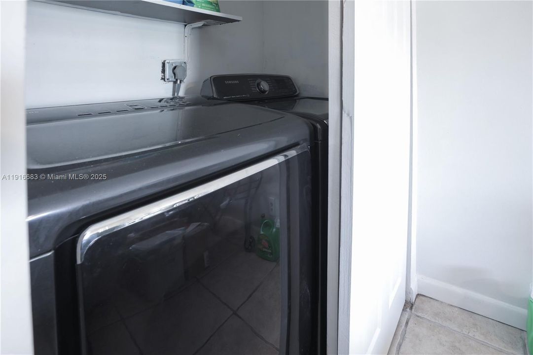 For Sale: $170,000 (2 beds, 1 baths, 1020 Square Feet)