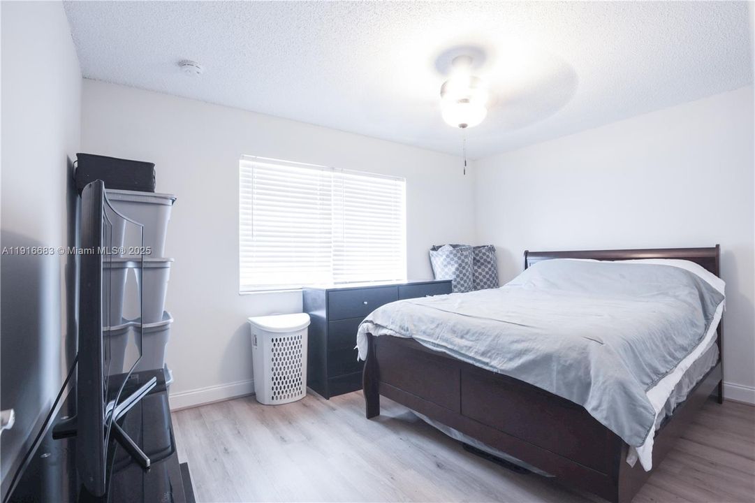 For Sale: $170,000 (2 beds, 1 baths, 1020 Square Feet)